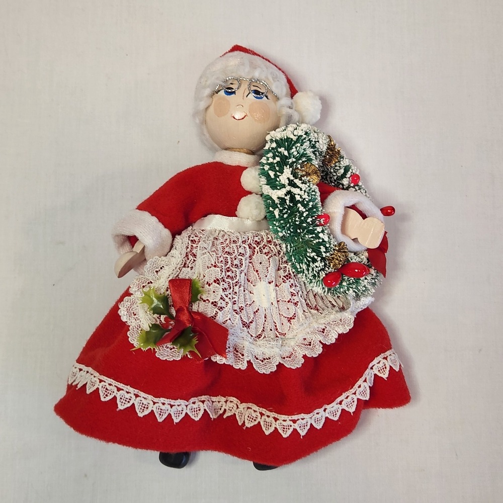 Vintage Mrs Claus Clothespin Doll Red Felt‎ Lace Dress Bottle Brush Wreath 8.5in